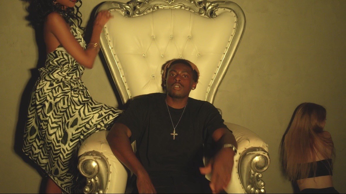 Juuva Teasin throne visual